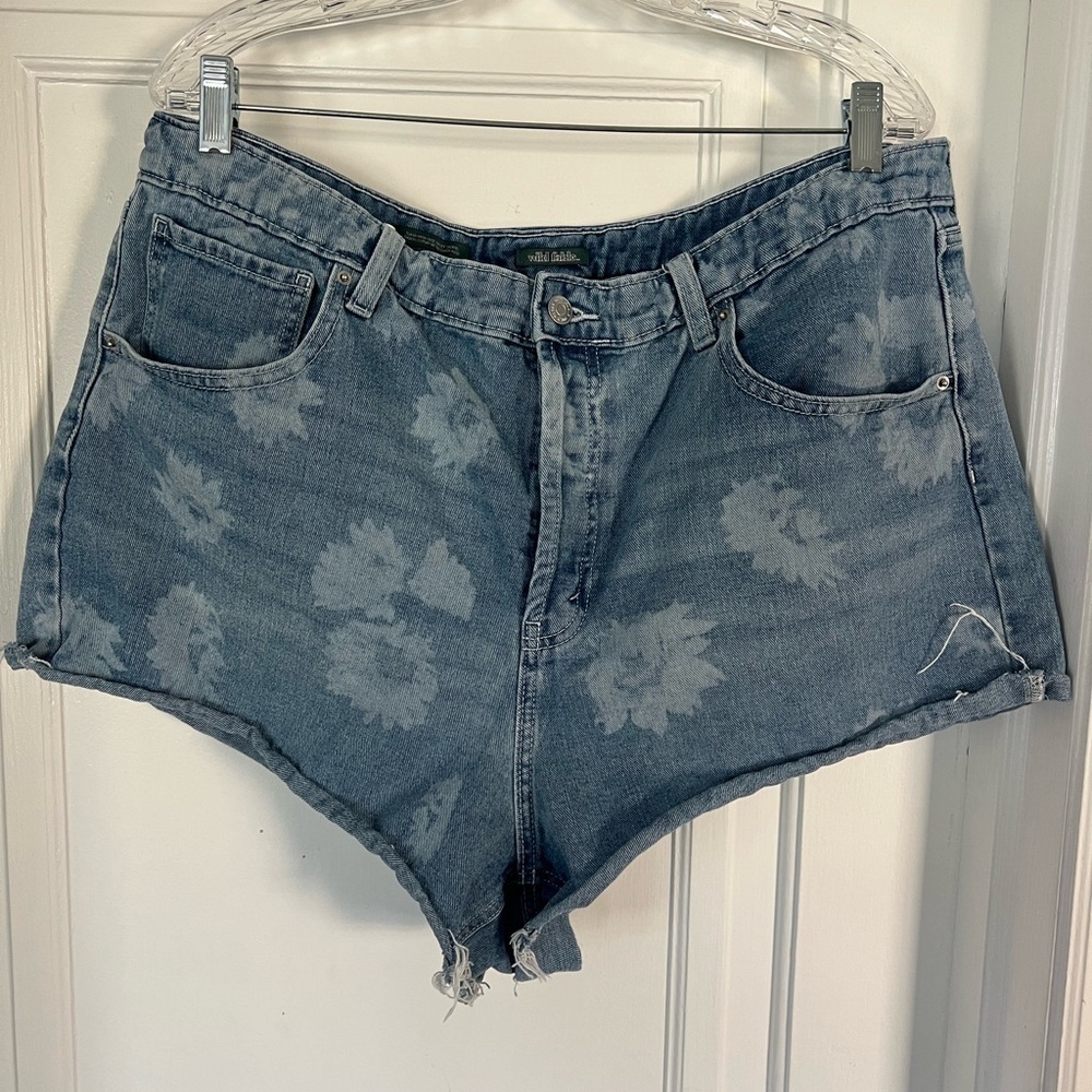 Wild Fable High Waisted Jean Shorts Size 17 – Floral Bleached Denim Cutoffs - Picture 8 of 8